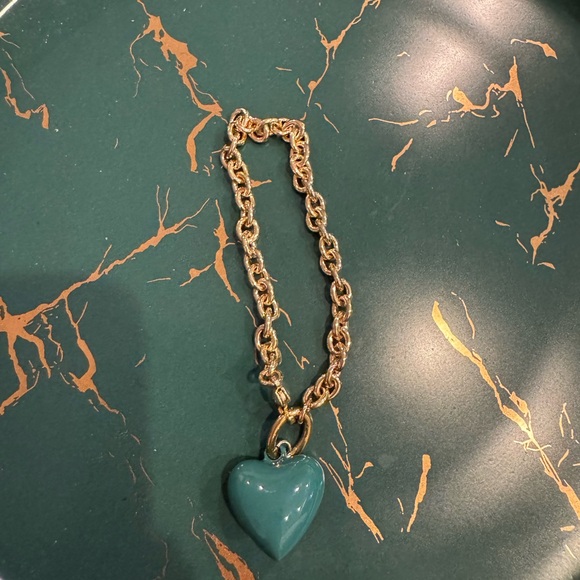 New Roxanne Assoulin Mini Puff Gold Bracelet with Forest Green Heart Charm - Picture 2 of 2